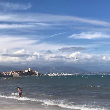 3 Pièces Près Des Plages De Avec Parking Appartement *